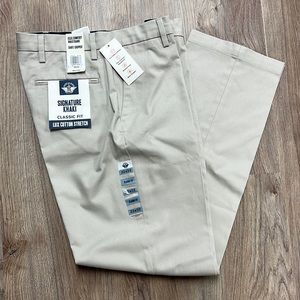 NWT Men’s Dockers Classic Fit Signature Khakis